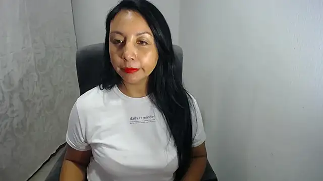 Snapshot of soyElena46 chatting on April 25, 2:25 pm soyElena46 online show from April 25, 2:25 pm