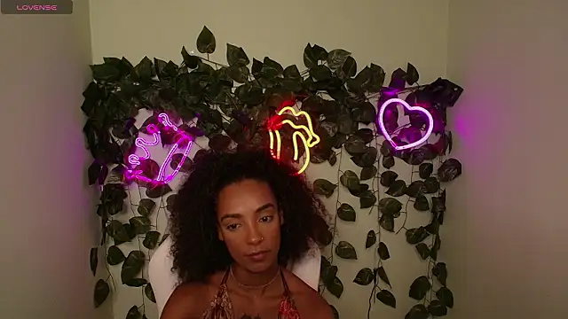 Lisa Sutton online show from February 4, 8:58 pm