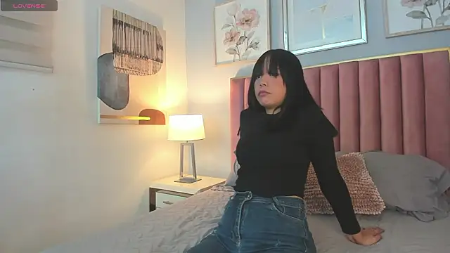 LiaRouse 1 online show from February 3, 7:19 pm