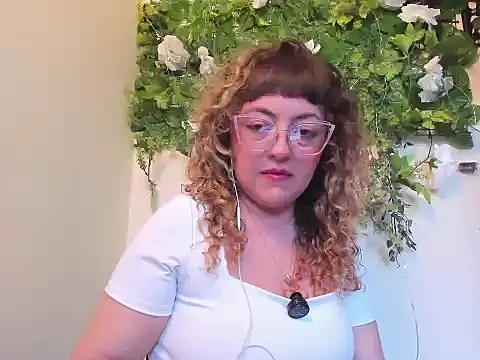 Snapshot of ANASTASIA_SWEETT chatting on February 19, 10:50 pm ANASTASIA SWEETT online show from February 19, 10:50 pm