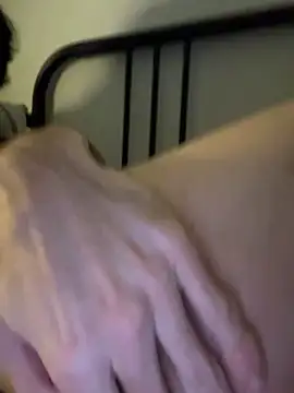 Snapshot of SnakeBit3s chatting on February 4, 12:05 am SnakeBit3s online show from February 4, 12:05 am