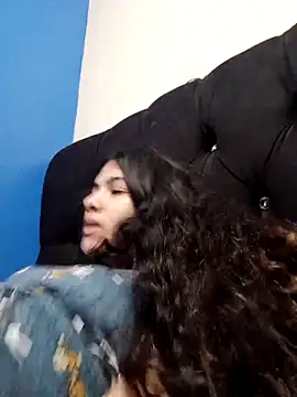 Snapshot of diosa_sofia19 chatting on February 19, 3:35 am diosa sofia19 online show from February 19, 3:35 am