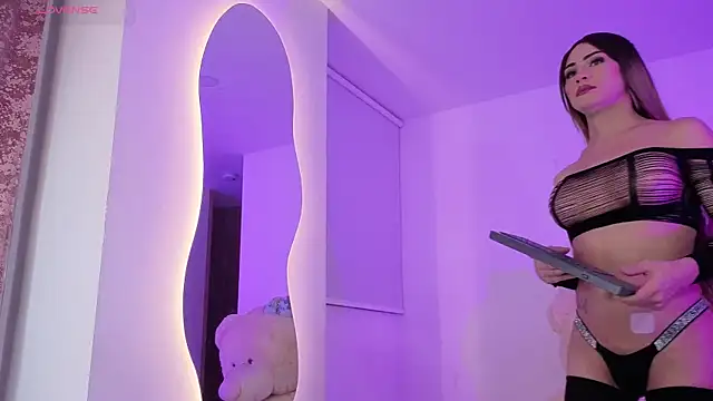 Snapshot of Isabella_Doll_ chatting on January 19, 4:05 am Isabella Doll online show from January 19, 4:05 am