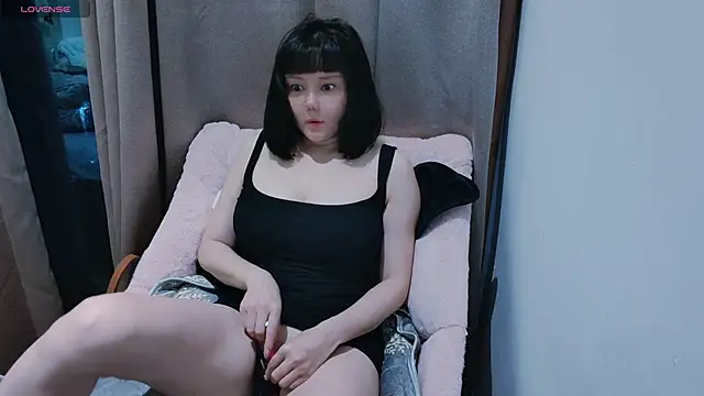 Snapshot of Mia-zhan chatting on February 13, 9:55 pm Mia-zhan online show from February 13, 9:55 pm