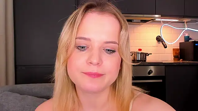 Snapshot of JessicaBeverly_ chatting on April 25, 1:41 pm JessicaBeverly online show from April 25, 1:41 pm