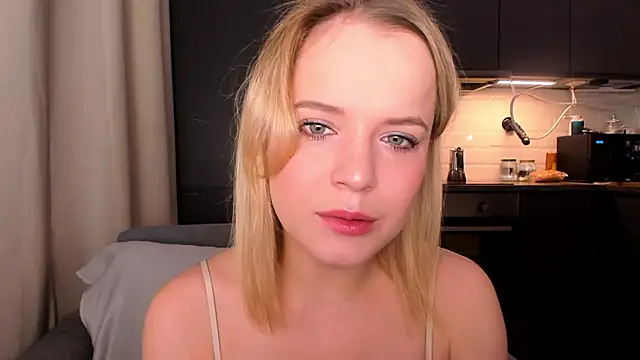 Snapshot of JessicaBeverly_ chatting on April 27, 6:44 am JessicaBeverly online show from April 27, 6:44 am