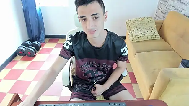 Snapshot of felipe_colinss chatting on April 4, 12:24 pm felipe colinss online show from April 4, 12:24 pm