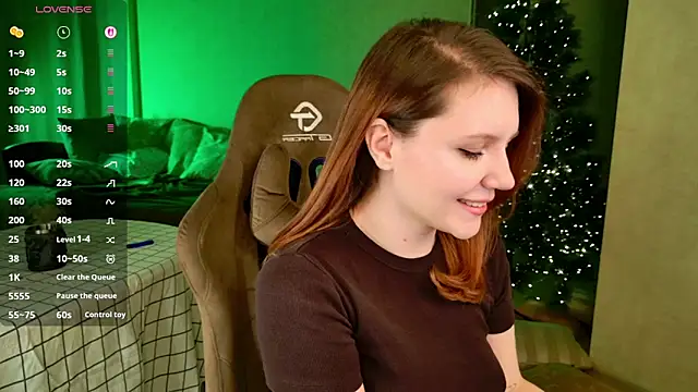 Snapshot of YouHoldMe chatting on February 14, 4:26 pm YouHoldMe online show from February 14, 4:26 pm