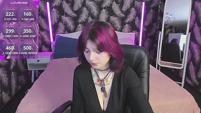 Ashley Veil online show from April 28, 9:20 pm
