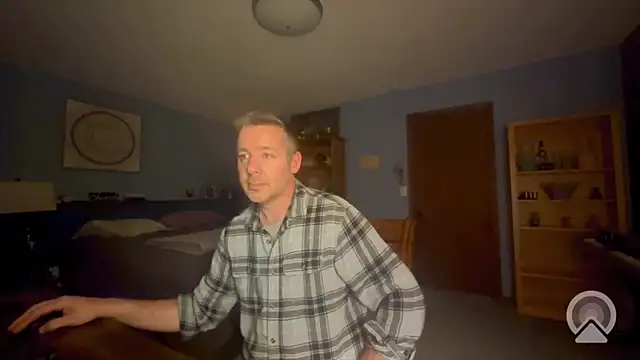 chrisw8140 online show from May 15, 3:46 am