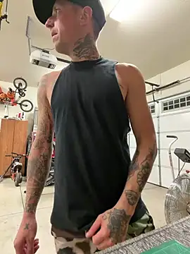 Snapshot of brngitdwn chatting on March 24, 5:01 am brngitdwn online show from March 24, 5:01 am