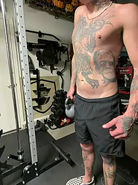 Snapshot of brngitdwn chatting on March 31, 4:57 am brngitdwn online show from March 31, 4:57 am