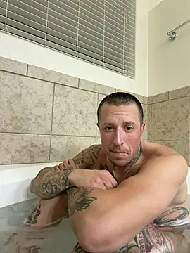 Snapshot of brngitdwn chatting on April 4, 3:16 am brngitdwn online show from April 4, 3:16 am