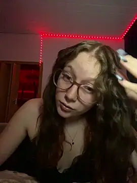 Snapshot of YoungLisaa18 chatting on February 24, 8:07 pm YoungLisaa18 online show from February 24, 8:07 pm