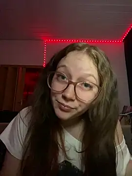 Snapshot of YoungLisaa18 chatting on February 25, 9:13 pm YoungLisaa18 online show from February 25, 9:13 pm