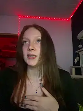 Snapshot of YoungLisaa18 chatting on March 5, 7:54 pm YoungLisaa18 online show from March 5, 7:54 pm