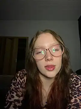 Snapshot of YoungLisaa18 chatting on March 11, 8:37 pm YoungLisaa18 online show from March 11, 8:37 pm