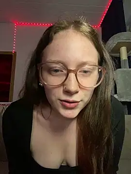 Snapshot of YoungLisaa18 chatting on April 1, 6:49 pm YoungLisaa18 online show from April 1, 6:49 pm