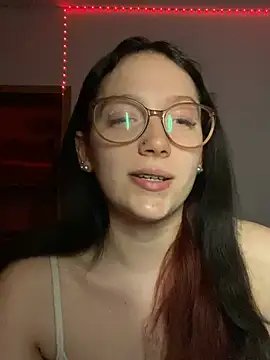 Snapshot of YoungLisaa18 chatting on April 7, 6:52 pm YoungLisaa18 online show from April 7, 6:52 pm