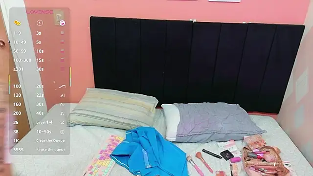 18littledevil online show from February 4, 8:03 pm