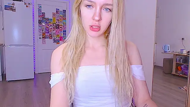 Snapshot of sailormoon666_ chatting on February 1, 10:19 pm sailormoon666 online show from February 1, 10:19 pm