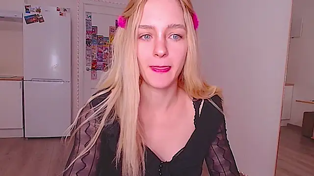 Snapshot of sailormoon666_ chatting on February 9, 3:32 am sailormoon666 online show from February 9, 3:32 am