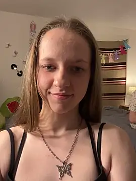 Snapshot of NoFilterAngels chatting on April 4, 3:49 am NoFilterAngels online show from April 4, 3:49 am