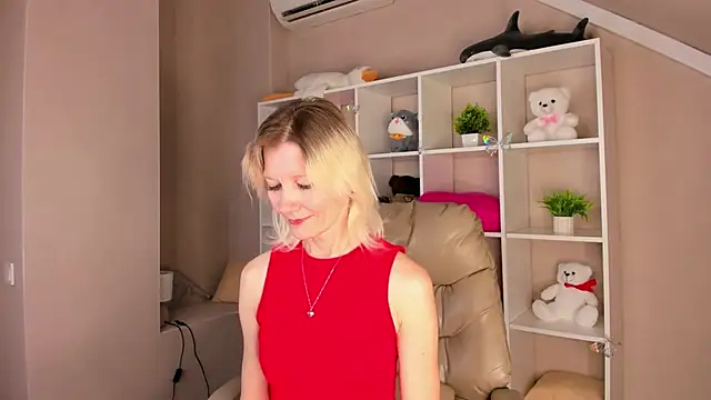 Snapshot of Julie_Lucas chatting on March 6, 12:51 am Julie Lucas online show from March 6, 12:51 am