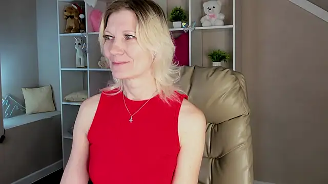 Snapshot of Julie_Lucas chatting on March 11, 12:38 am Julie Lucas online show from March 11, 12:38 am