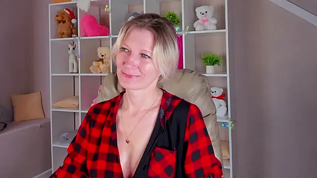 Snapshot of Julie_Lucas chatting on March 15, 12:49 am Julie Lucas online show from March 15, 12:49 am