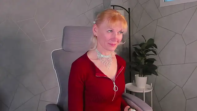 Snapshot of Julie_Lucas chatting on March 27, 1:00 am Julie Lucas online show from March 27, 1:00 am