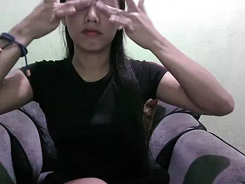 Snapshot of lovelypinay31xx chatting on March 18, 6:05 am lovelypinay31xx online show from March 18, 6:05 am