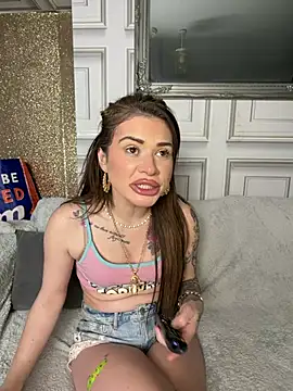 Demi Lovex online show from February 3, 9:20 pm