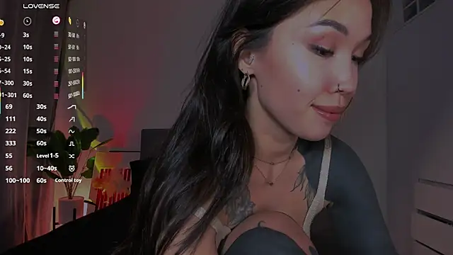 Snapshot of your_asian_dream chatting on April 18, 5:50 pm your asian dream online show from April 18, 5:50 pm