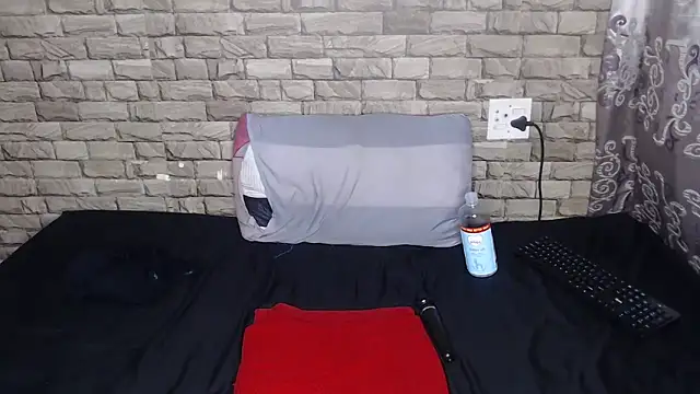 liztaylor online show from March 29, 7:03 pm