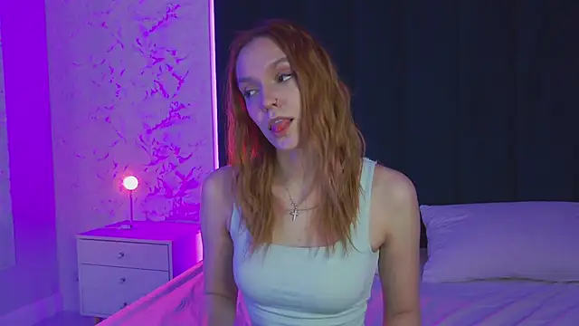 Snapshot of AvaLarson chatting on April 2, 12:47 pm AvaLarson online show from April 2, 12:47 pm