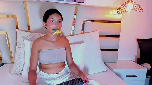 Real virgin Pussy online show from May 16, 1:32 pm