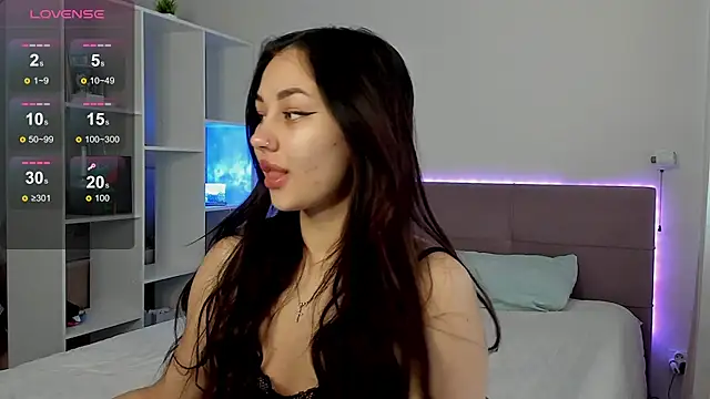 Snapshot of AliceStrikolovsky chatting on February 4, 5:57 am AliceStrikolovsky online show from February 4, 5:57 am