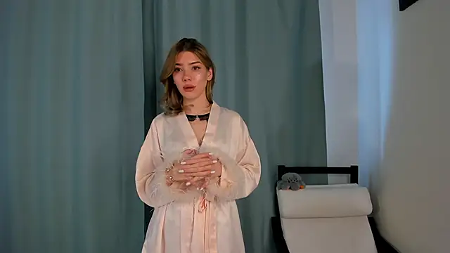 Snapshot of EmmaStoneWants chatting on January 17, 7:35 am EmmaStoneWants online show from January 17, 7:35 am