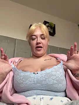 Snapshot of Princess-ivyxoxo chatting on February 18, 10:00 am Princess-ivyxoxo online show from February 18, 10:00 am