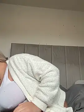 Snapshot of Princess-ivyxoxo chatting on March 20, 10:20 am Princess-ivyxoxo online show from March 20, 10:20 am