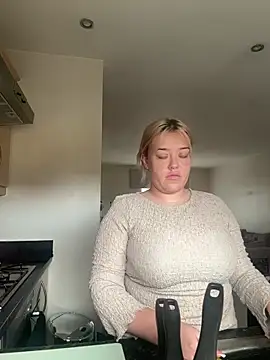 Snapshot of Princess-ivyxoxo chatting on April 1, 2:36 pm Princess-ivyxoxo online show from April 1, 2:36 pm