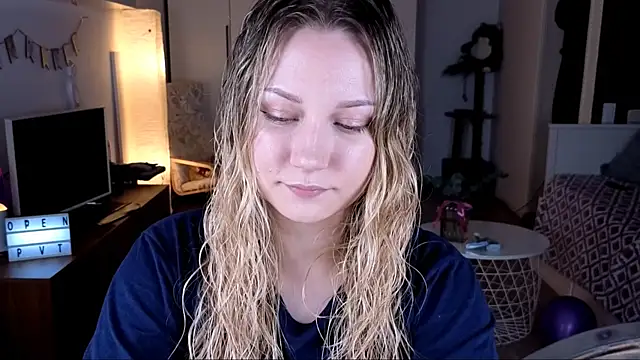 Snapshot of missyourtouch chatting on April 22, 5:36 pm missyourtouch online show from April 22, 5:36 pm
