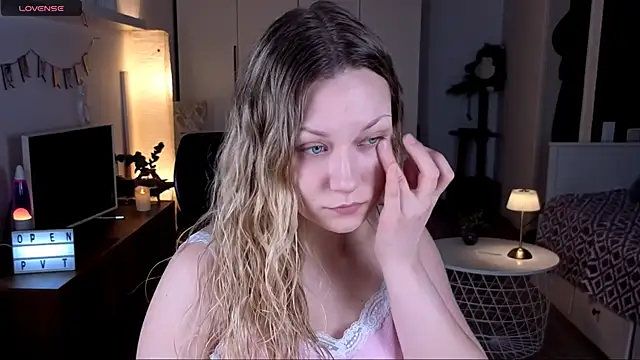 Snapshot of missyourtouch chatting on April 26, 5:32 pm missyourtouch online show from April 26, 5:32 pm