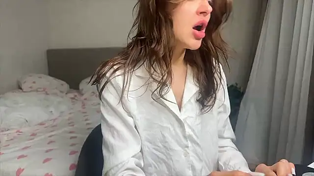 Snapshot of Miss_MiaMIA chatting on January 15, 4:28 am Miss MiaMIA online show from January 15, 4:28 am