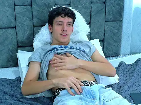 SamBoycash  online show from February 7, 8:23 pm