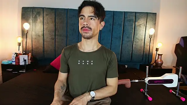 Ethan Briggs  online show from March 13, 3:46 am