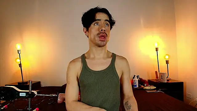 Ethan Briggs  online show from May 9, 3:34 am