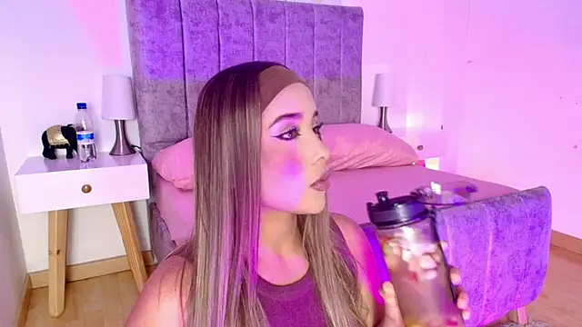 Lucy Carson  online show from March 13, 3:46 am