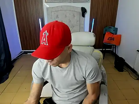 danisegura online show from February 1, 2:15 pm